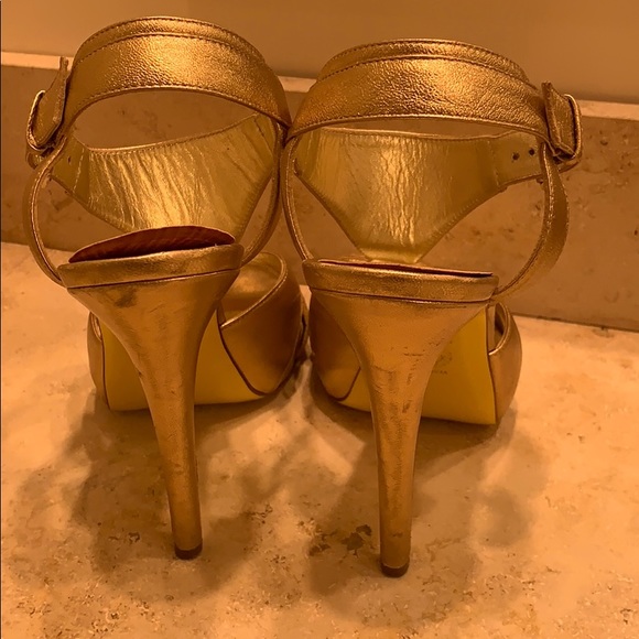 Authentic Versace gold heels size 38 - Picture 3 of 6